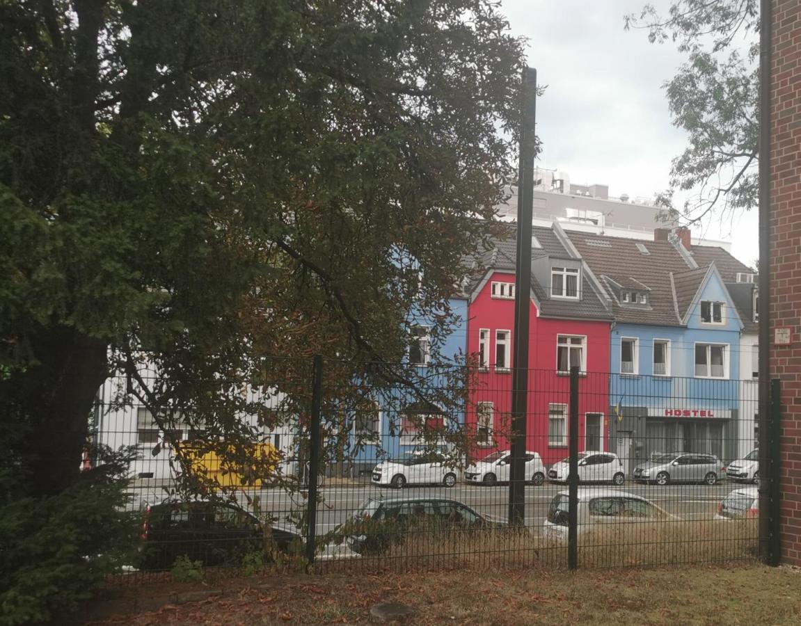 Adam'S Hostel - Self Check-In & Only Private Rooms - Dusseldorf — Fotos 1